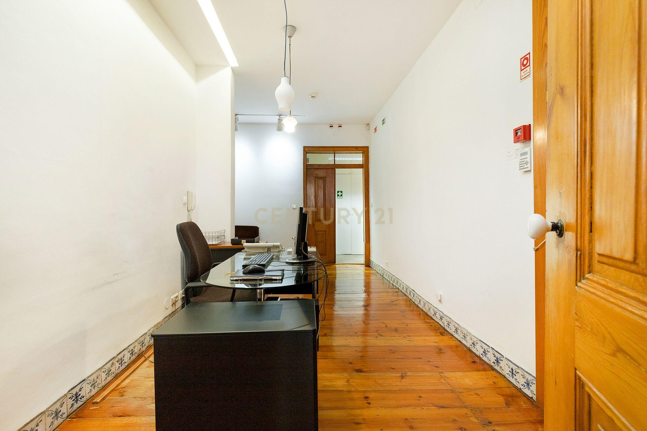 Andar em edifício pombalino, 300m2, Rua de São José (jto ao teatro Tivoli) - Image 9