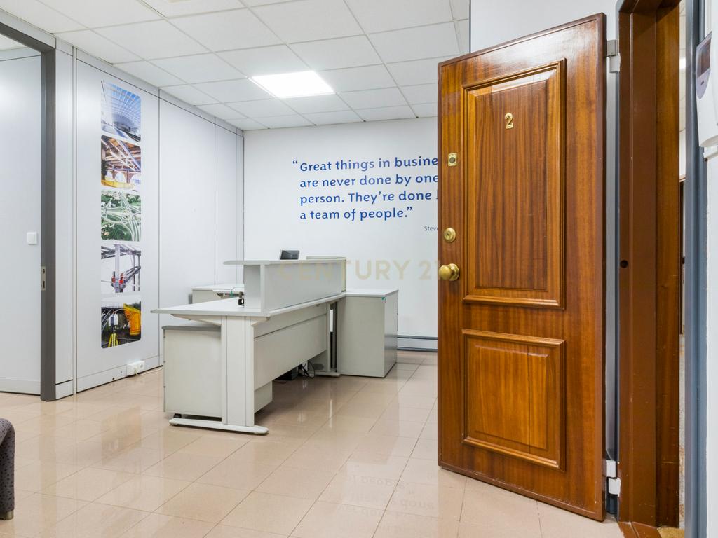 Escritório moderno com 5 Salas e 2 lugares de Parqueamento, junto ao Metro. Para Arrendar! - Image 21