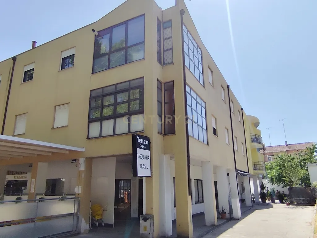 Oportunidade Única, Sótão de 84m² para Recuperação - Image 15