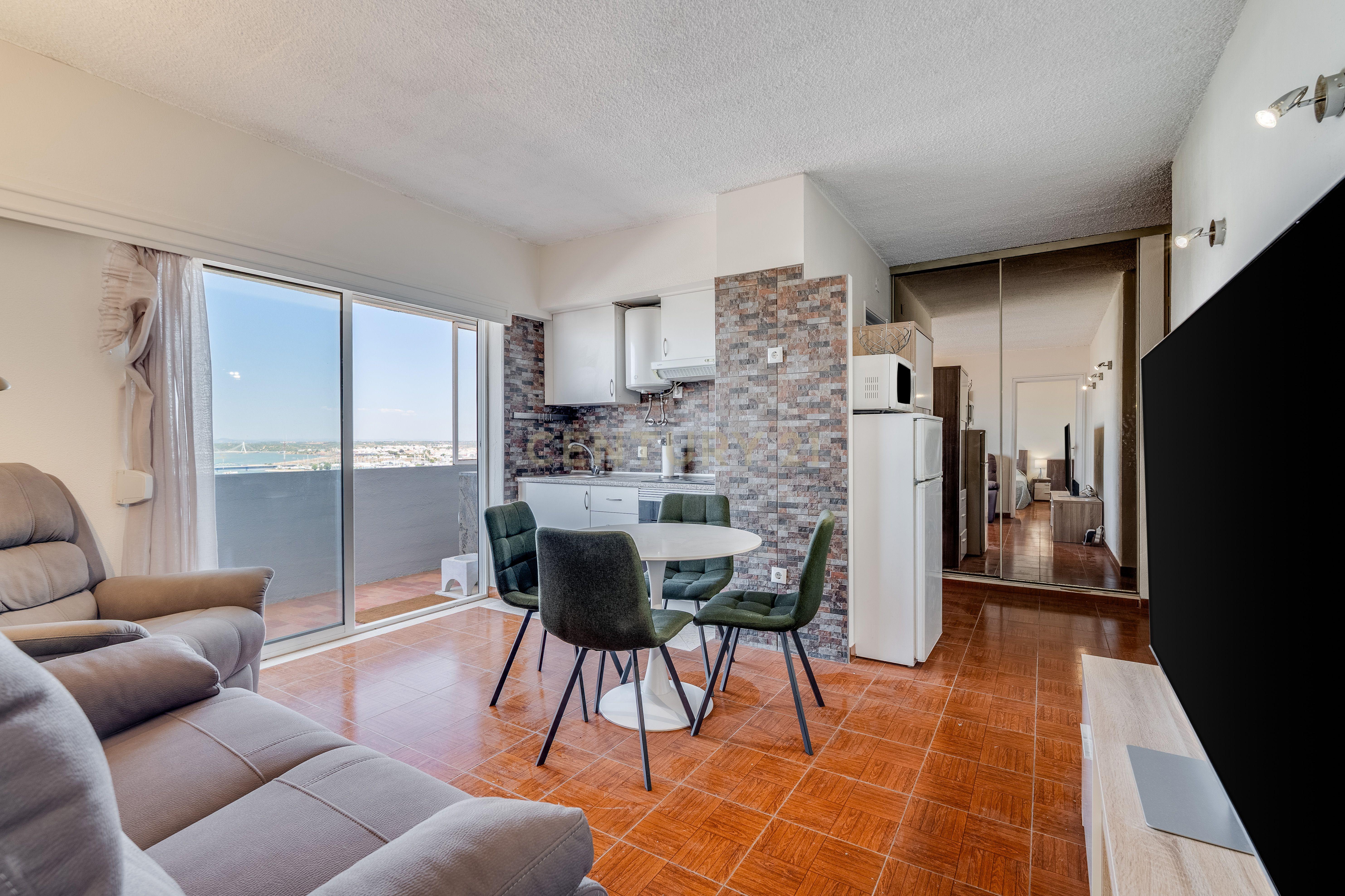 Fotografia 3 de T1 Remodelado com Vista Panorâmica sobre o Rio, Cidade e Serra | Portimão