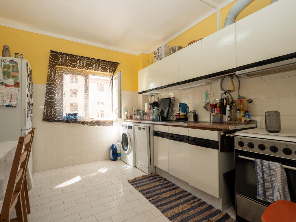 🏡 Oportunidade única: T2 espaçoso, com  varanda e localização privilegiada! - Image 8