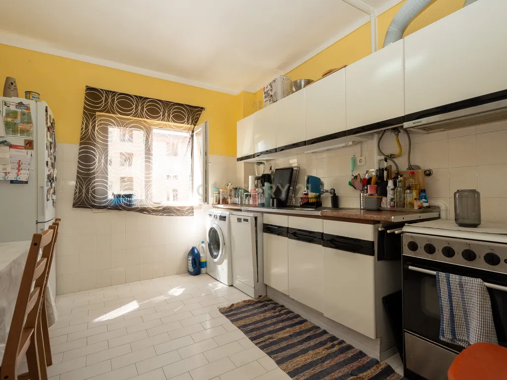 🏡 Oportunidade única: T2 espaçoso, com varanda e localização privilegiada! - Image 8