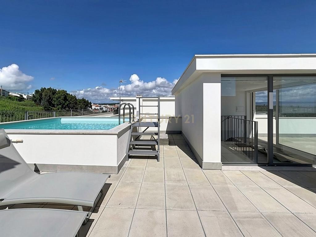 Apartamento Novo com Terraço e Piscina Privativa em Nazaré - Image 52