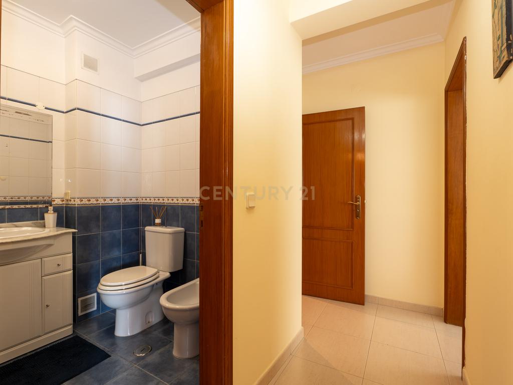 ** ESPECTACULAR APARTAMENTO NO CENTRO DE MAFRA, COM PARQUEAMENTO ** - Image 35