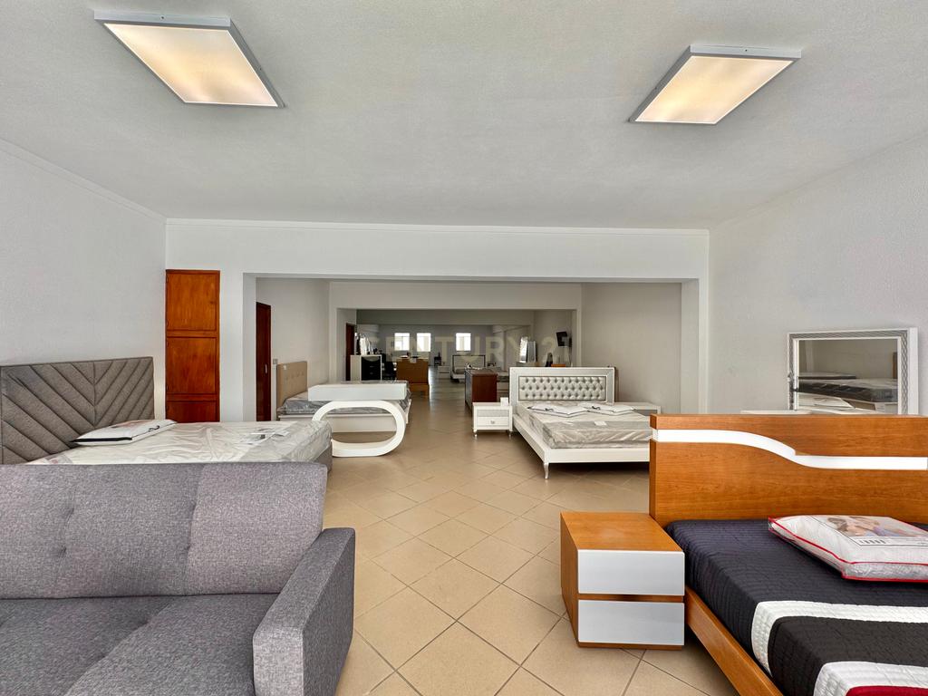 Loja com 250m2 no coração da cidade de Santo Tirso  - Image 5