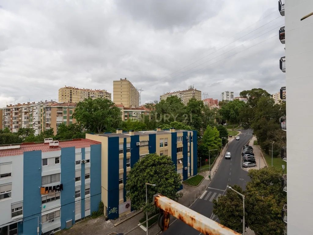 T2 Renovado em Odivelas — Conforto, Luz Natural e Localização Privilegiada - Image 15