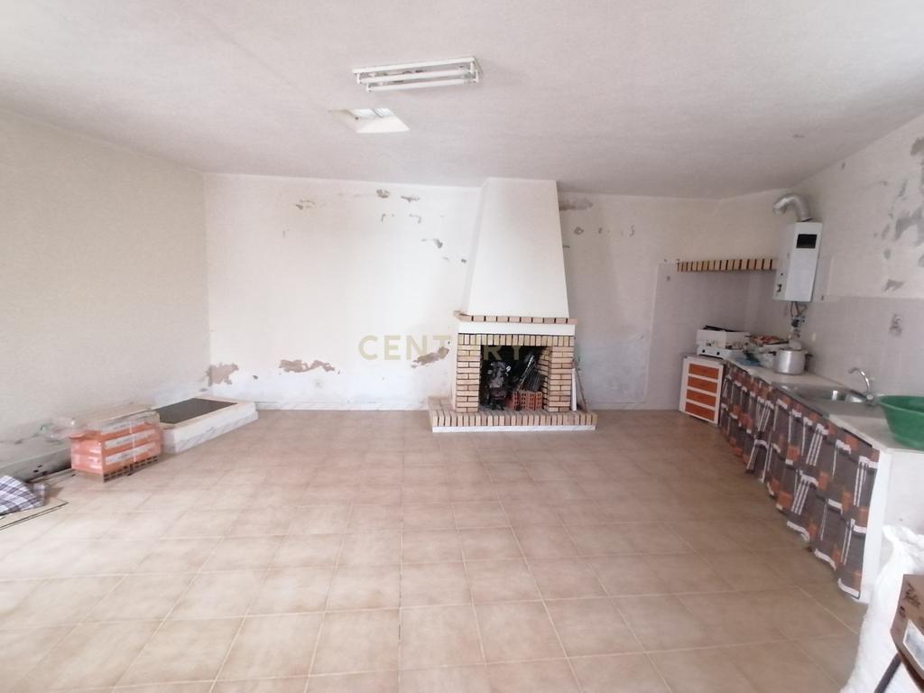Propriedade de estilo tradicional T3+1, anexo e lote de 8080 m2 em Portela, São Bartolomeu de Messines - Image 37