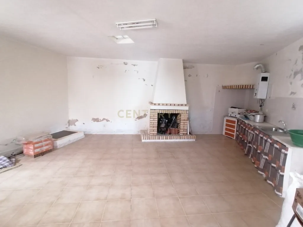 Propriedade de estilo tradicional T3+1, anexo e lote de 8080 m2 em Portela, São Bartolomeu de Messines - Image 37