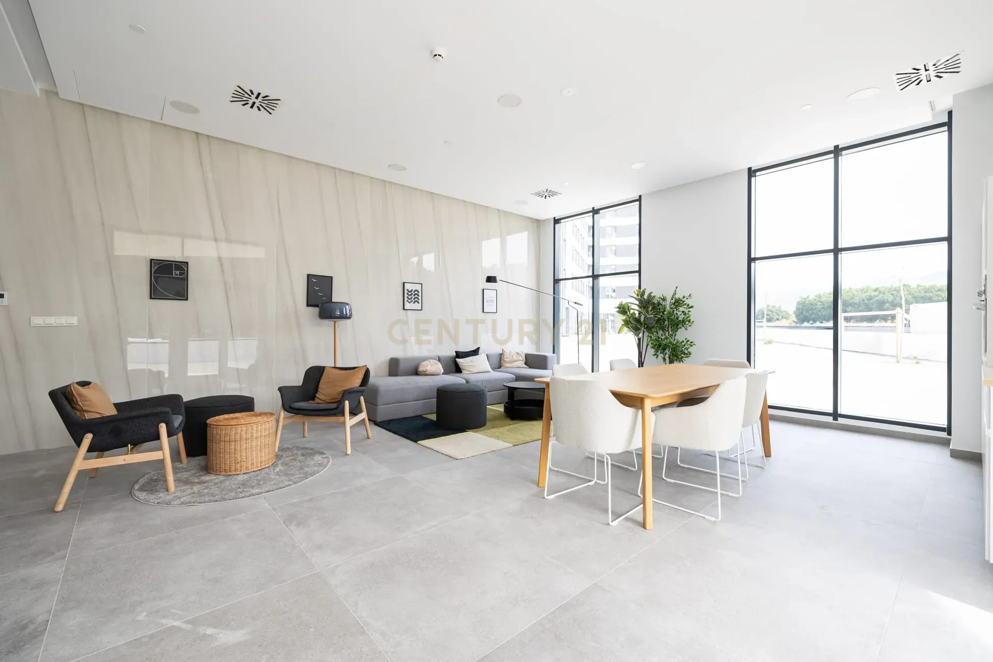 Apartamento Novo em Málaga com 3 Quartos e Despesas Incluídas - Image 8