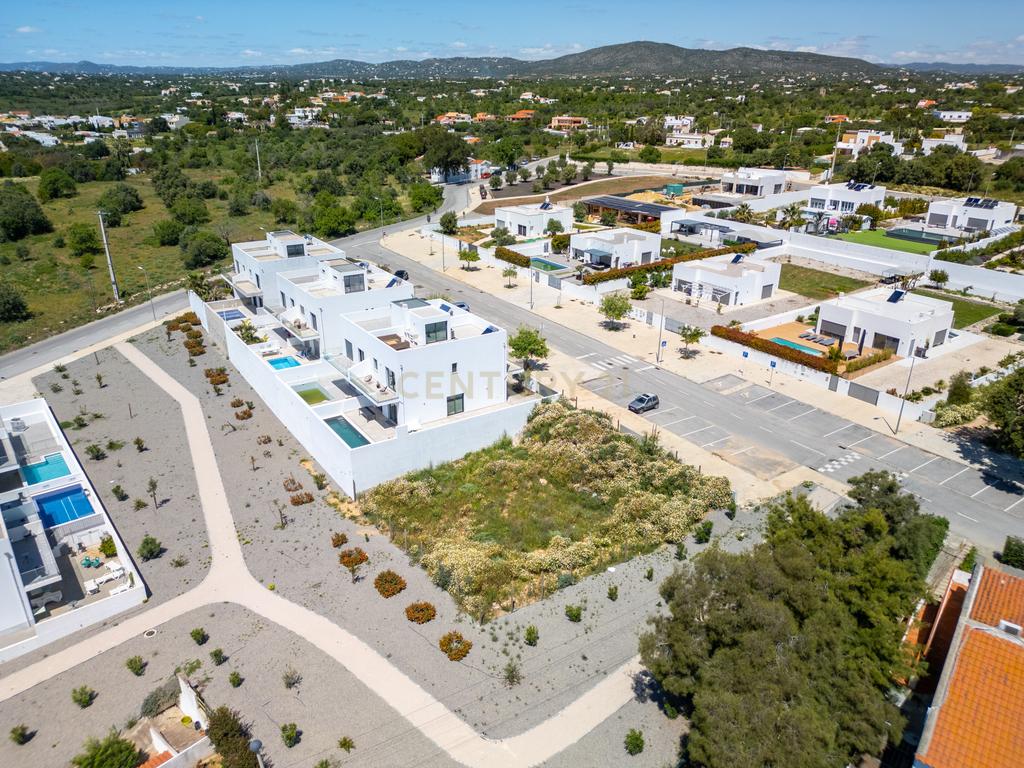 Lote de Terreno com Projeto Pré-aprovado para Moradia T3 com Piscina Privativa – Um Refúgio no Coração do Algarve, entre a Ria Formosa - Image 15