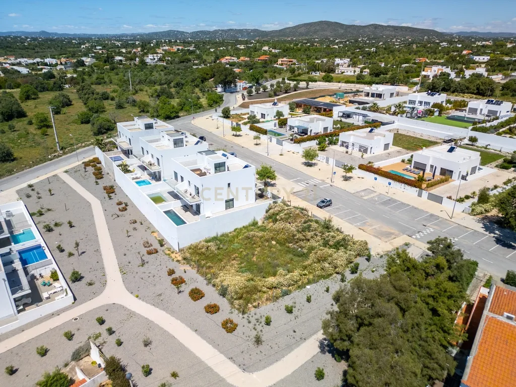 Lote de Terreno com Projeto Pré-aprovado para Moradia T3 com Piscina Privativa – Um Refúgio no Coração do Algarve, entre a Ria Formosa - Image 15