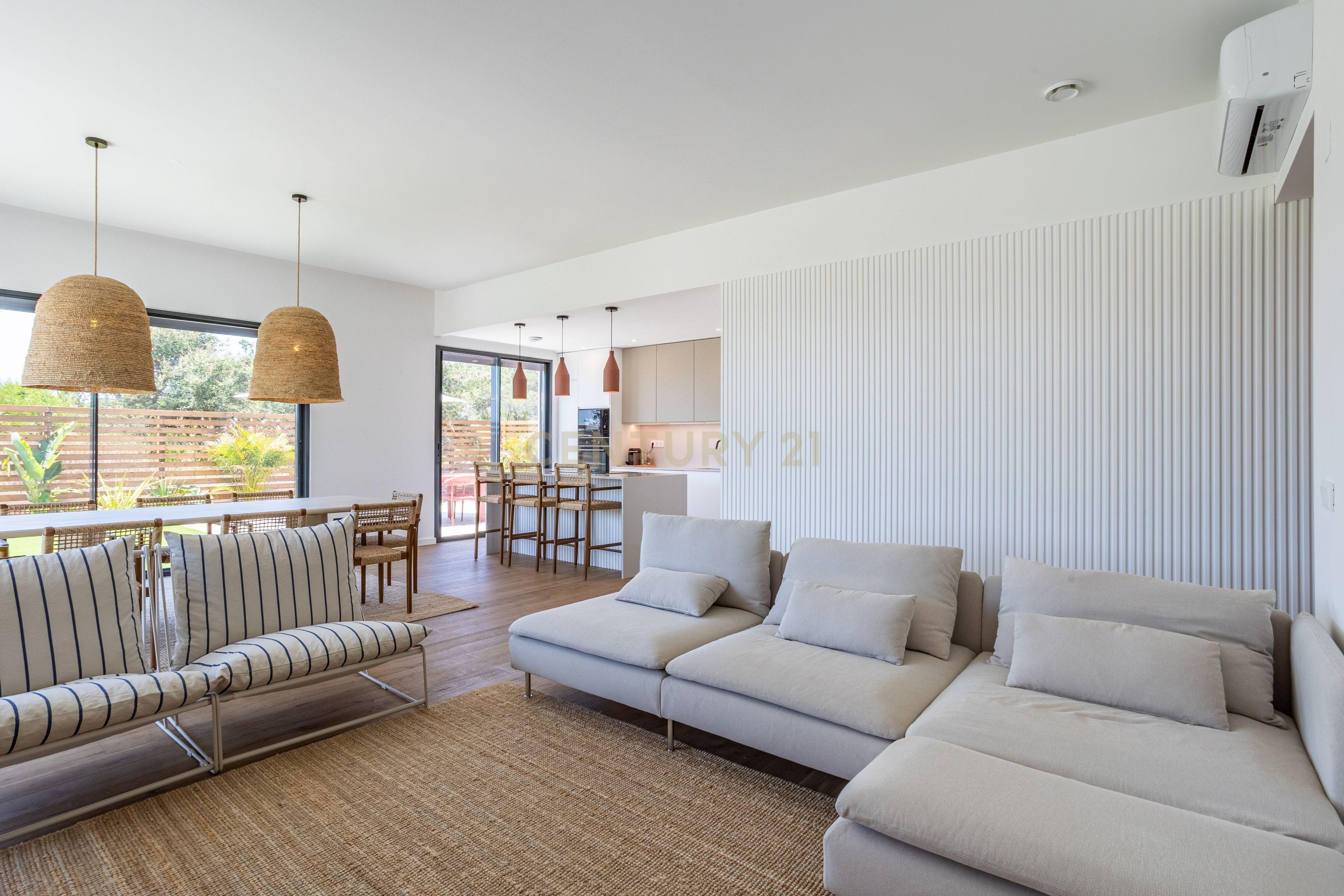 Fotografia 6 de Luxuosa Moradia T4 com Piscina na Lagoa Albufeira, para Arrendamento