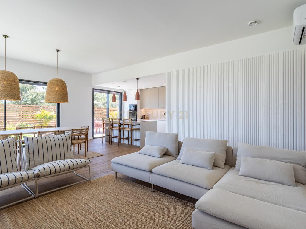Luxuosa Moradia T4 com Piscina na Lagoa Albufeira, para Arrendamento - Image 6