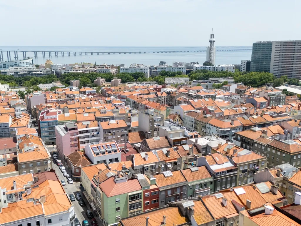 Apartamento Remodelado em Moscavide, Loures - 2 Quartos com Terraço - Image 27