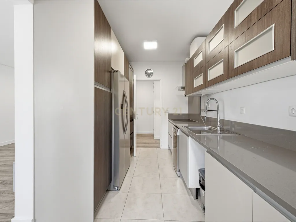 Apartamento T2 Remodelado PC Simão da Veiga Junior 1 - Santo António Dos Cavaleiros - Image 13