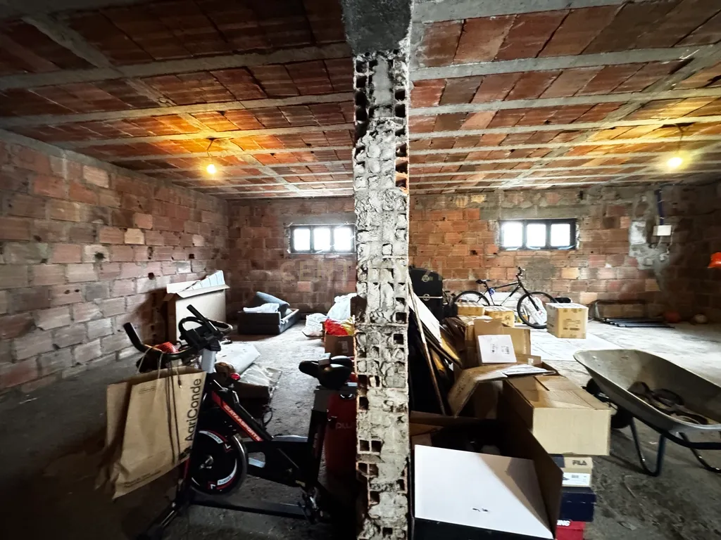 Moradia T3 Renovada em Fragoso - Image 18