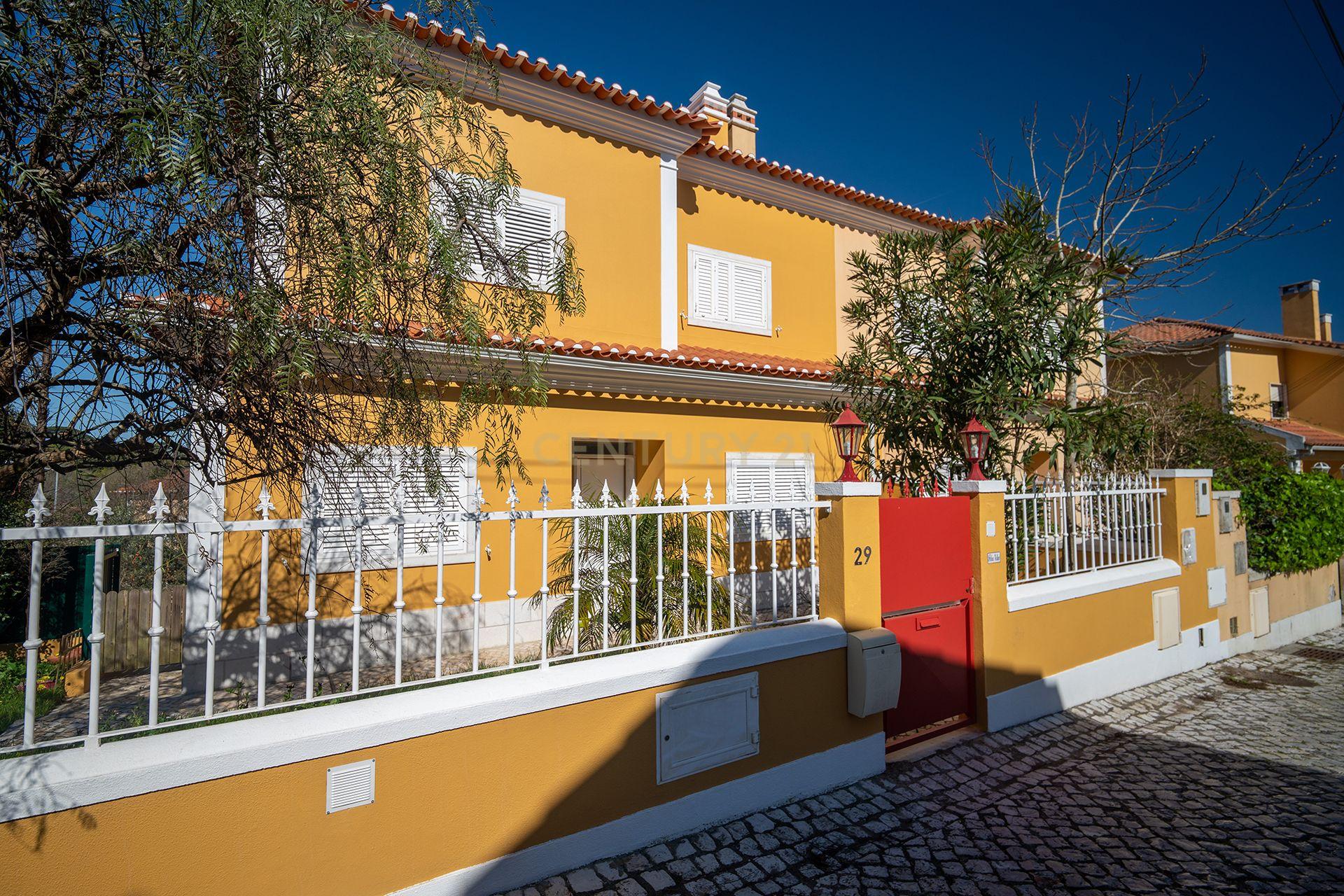 Fotografia 5 de Fabulosa Moradia em Gaveto com Jardim - Sintra