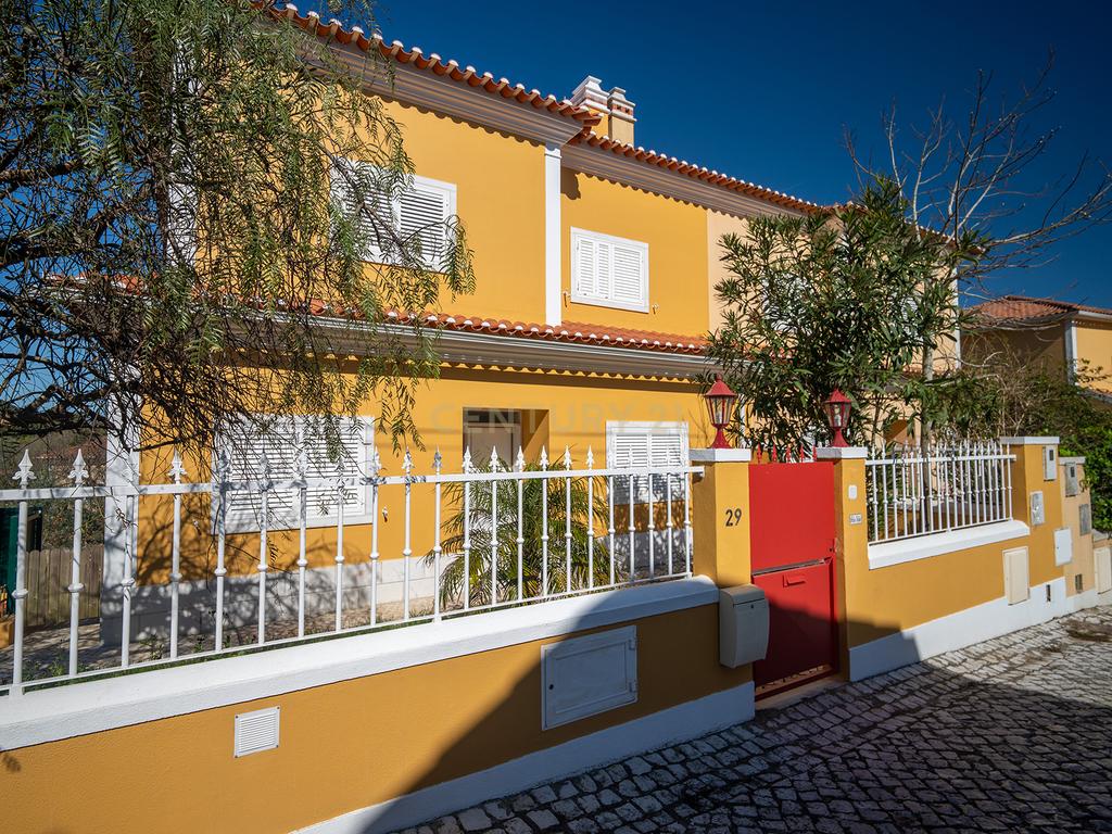 Fabulosa Moradia em Gaveto com Jardim - Image 5