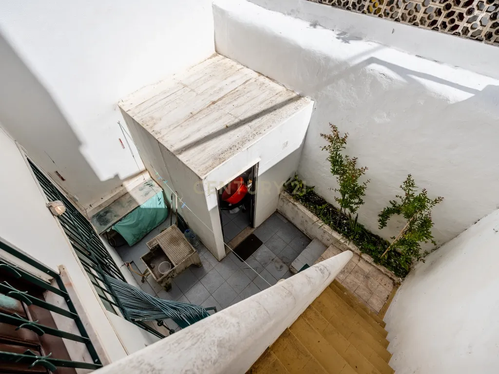 Moradia com 3 Quartos, Quintal e Terraço – Excelente Localização em Albufeira - Image 21