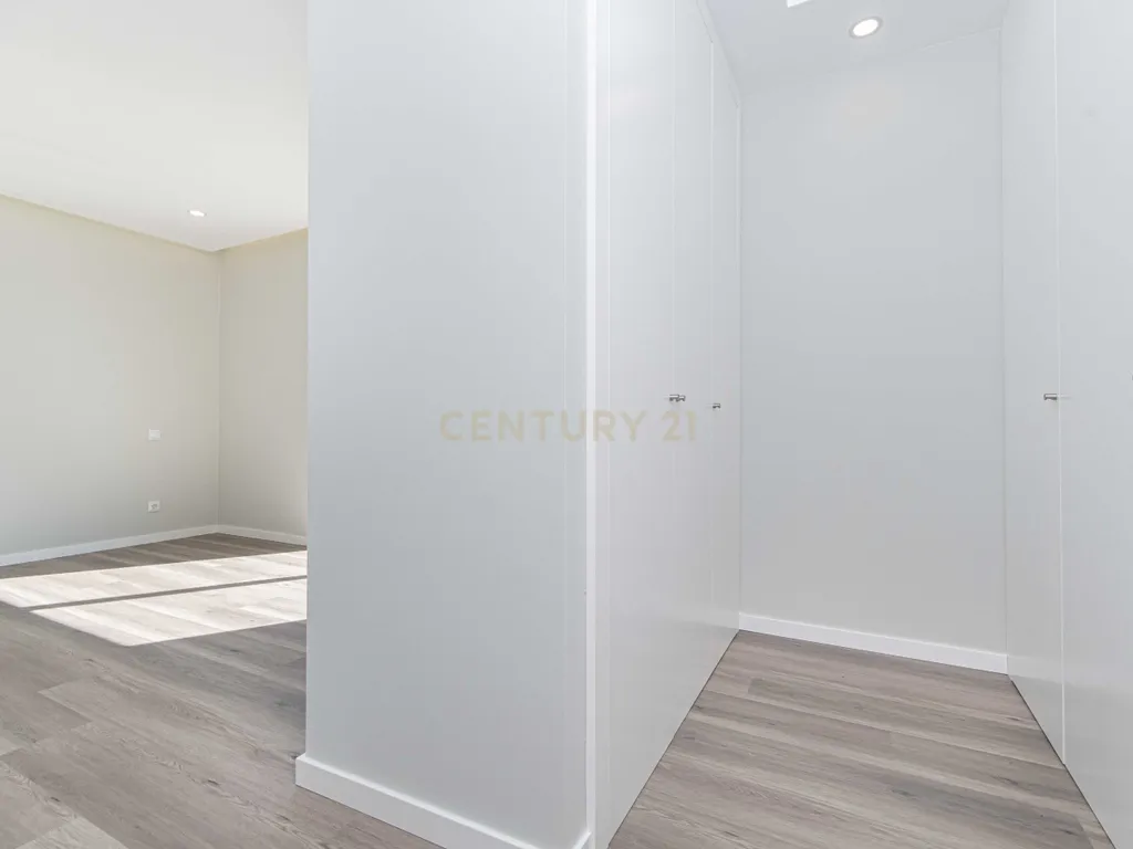 Moradia T4 Premium independente com Piscina (Nova Construção) / Barcarena - Image 14