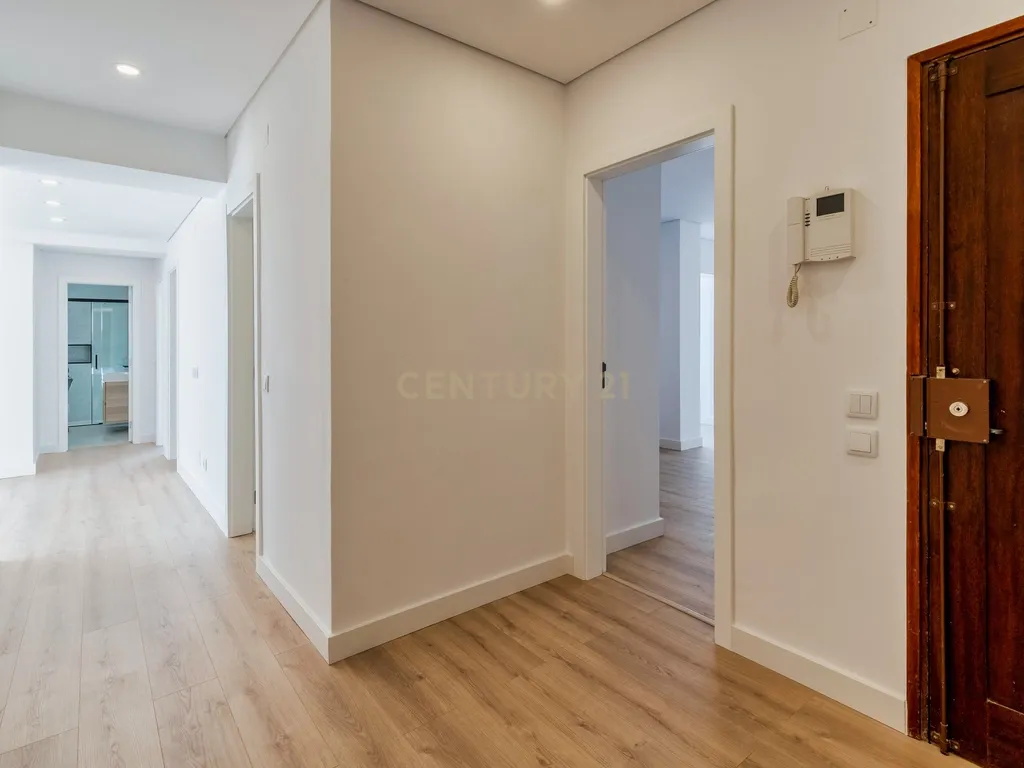 Apartamento T3 Renovado com Vista Panorâmica – Investimento com Rendimento Imediato - Image 12