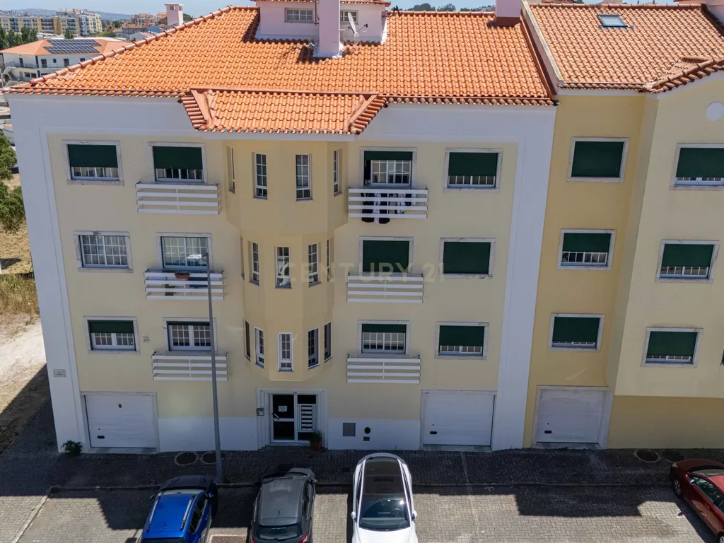 T2 com Suite, Varanda e Parqueamento - Malveira - Image 23