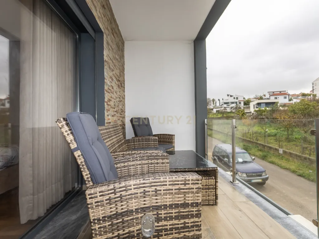 MORADIA ISOLADA na CAPARICA T4 c/ 3 SUITES, PISCINA AQUECIDA e PAINÉIS FOTOVOLTAICOS - Image 44