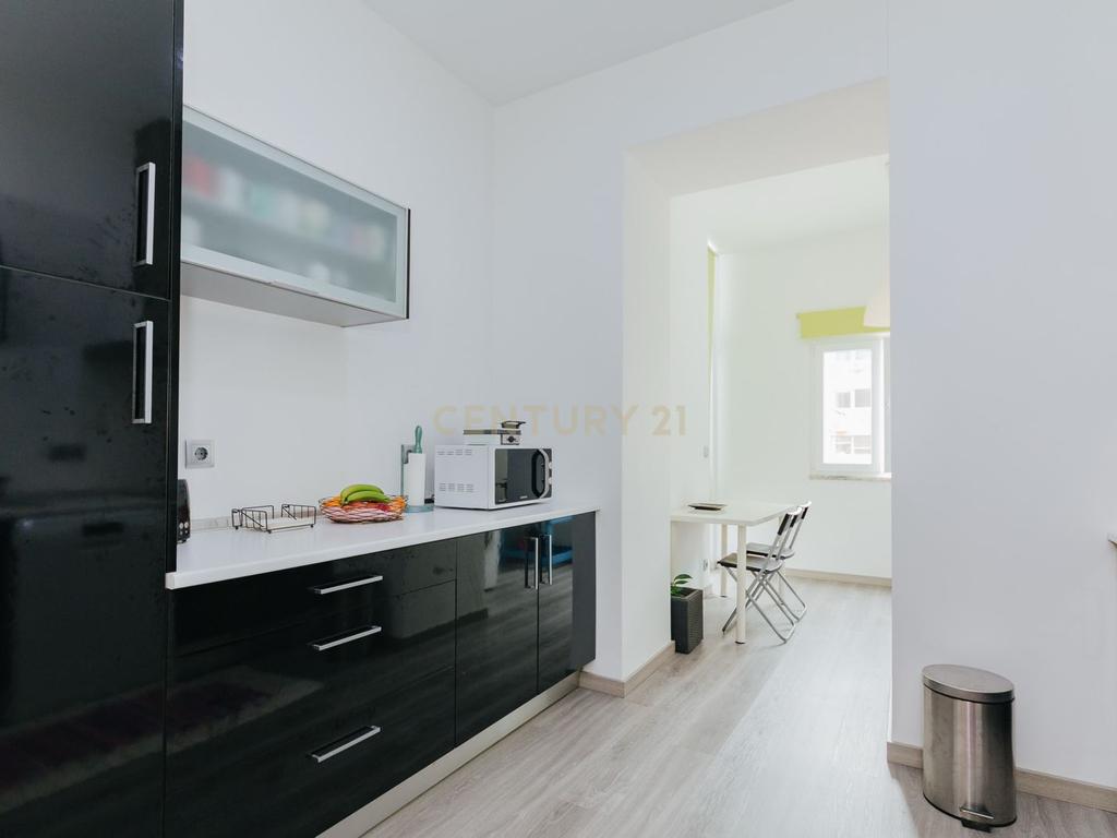 Apartamento Renovado em Avenidas Novas, Lisboa - Image 5