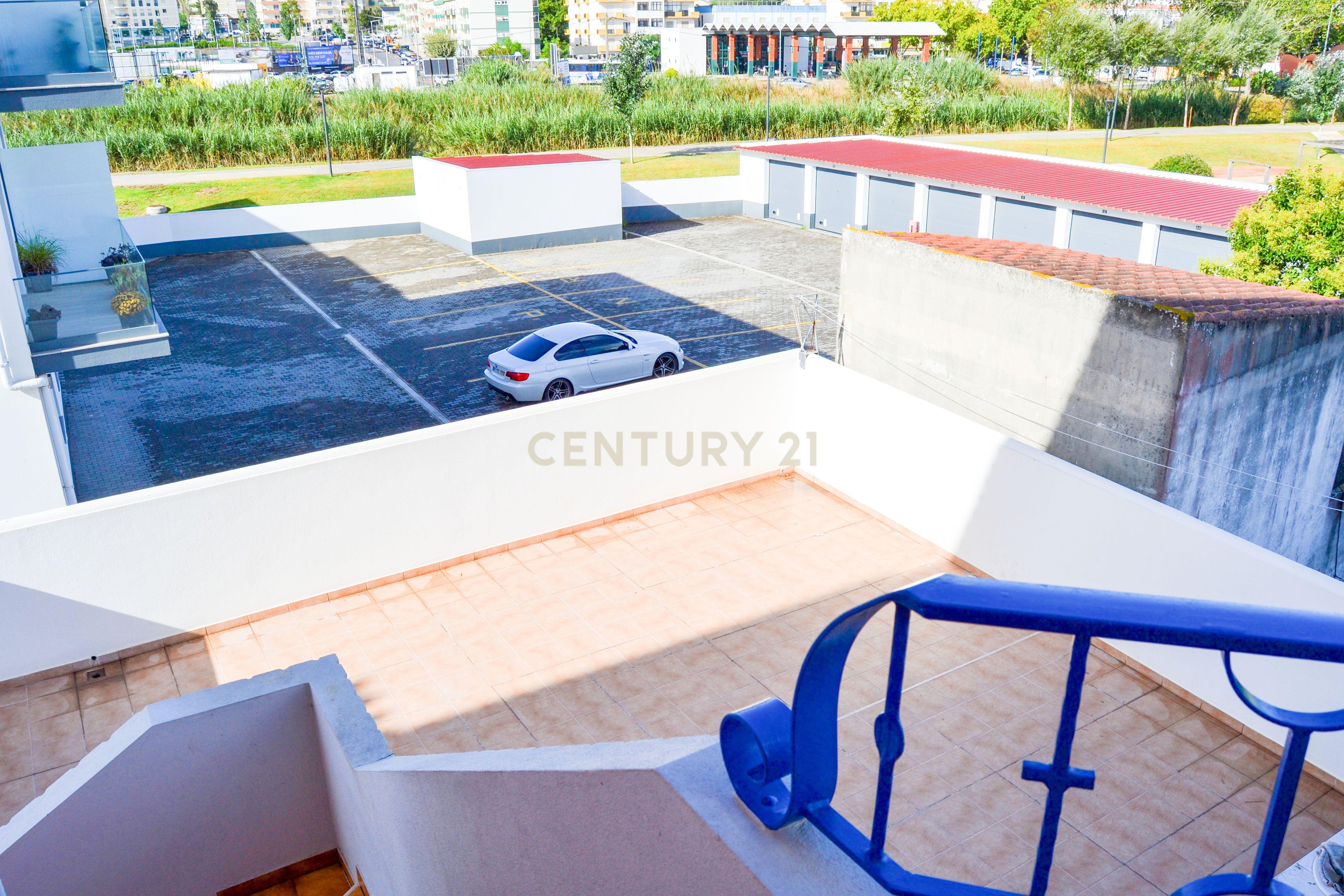 Fotografia 7 de Apartamento T3 Duplex com Terraço e Garagem na Lourinhã