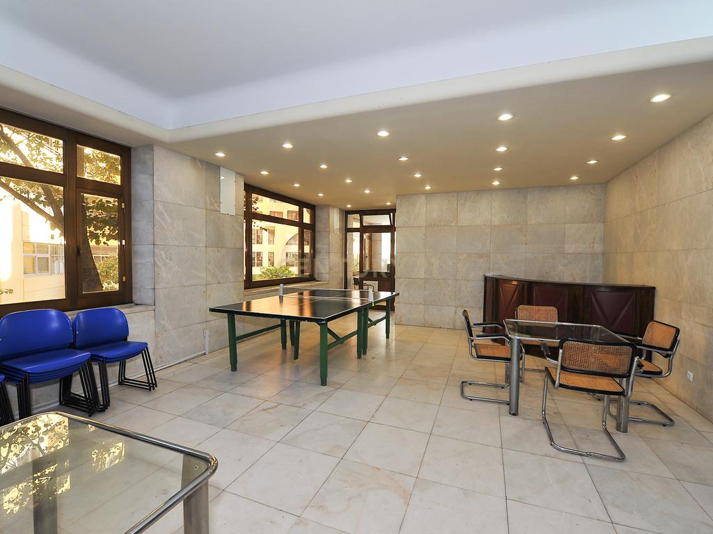 Espaçoso apartamento T4 em Condomínio Fechado, segurança 24h, na zona das Laranjeiras, na Calçada Palma de Baixo, perto das universidades - Image 7