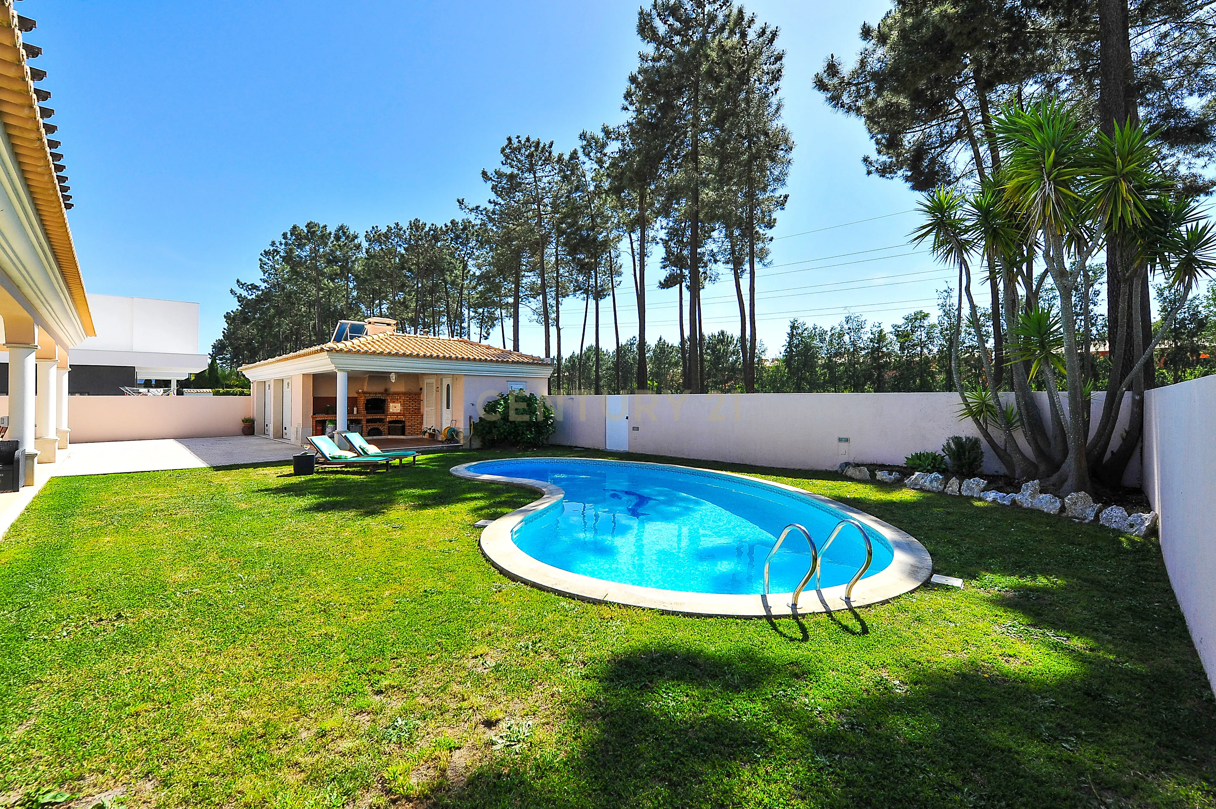 MORADIA T6 - EXELENTE INVESTIMENTO - Image 2
