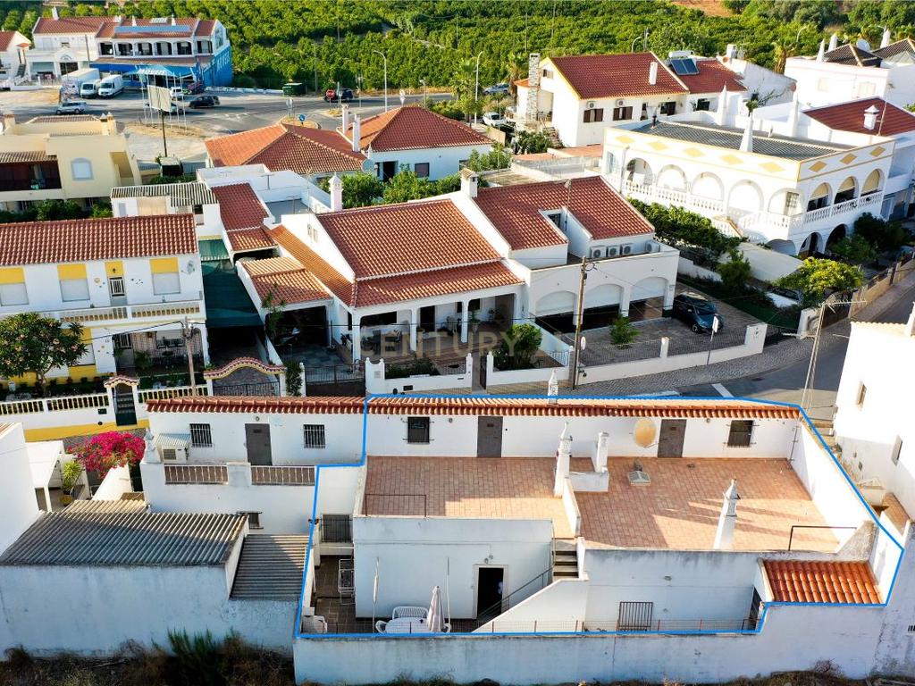 Moradia Térrea T2 + T3 em Conceição de Tavira - Ideal para Investimento ou Habitação Própria - Image 3