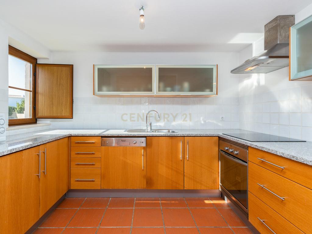 Moradia geminada T2 com terraço e jardim - Image 10