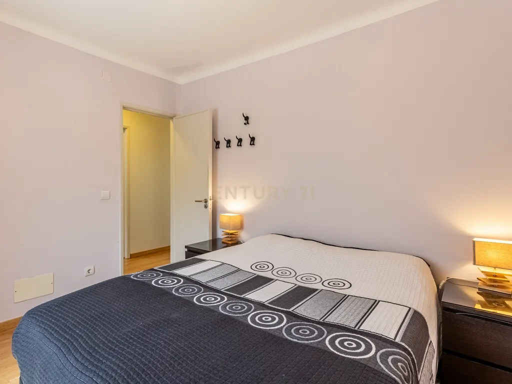 Propriedade bifamiliar T6 na Costa da Caparica. - Image 35