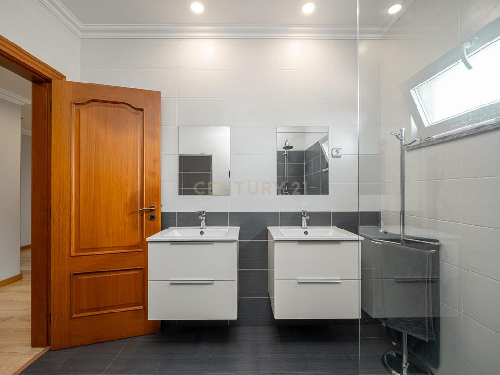 Excelente Moradia T4 em Cajados, Palmela - Image 29