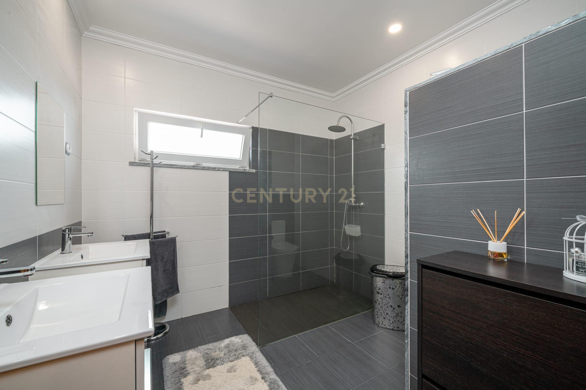 Excelente Moradia T4 em Cajados, Palmela - Image 32