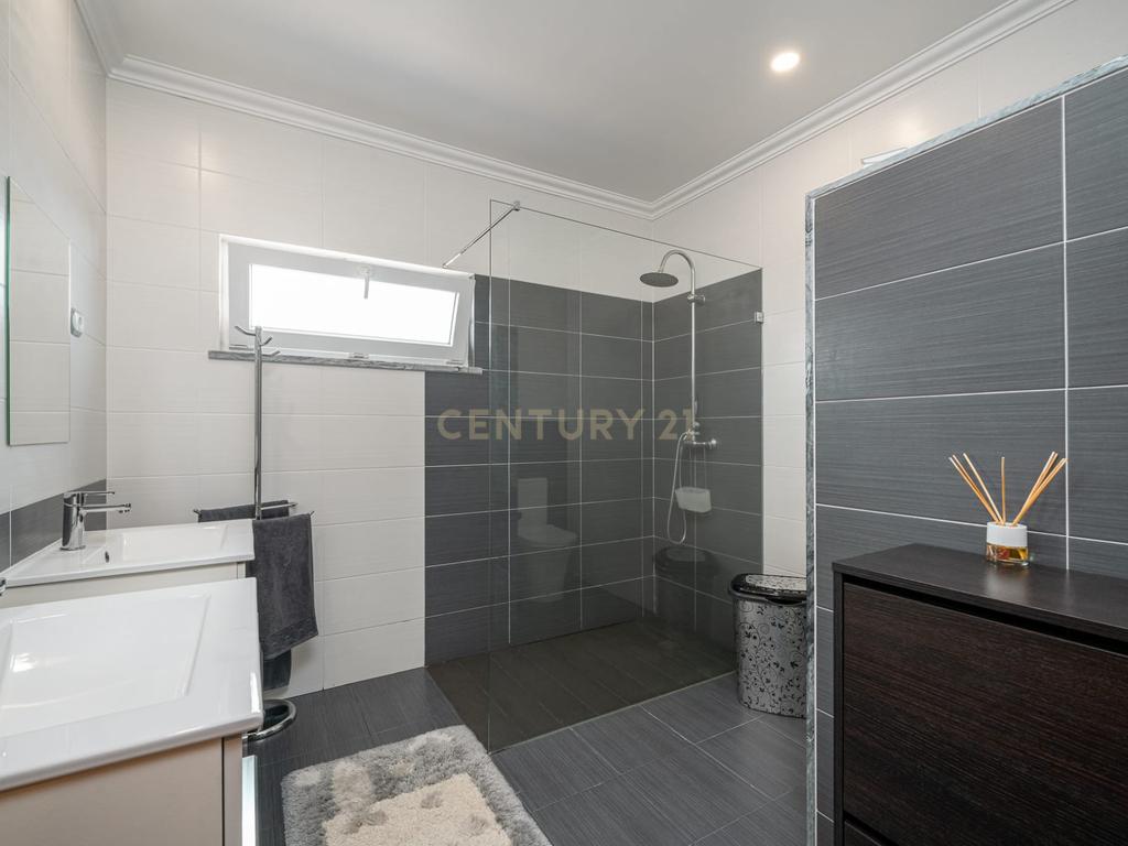 Excelente Moradia T4 em Cajados, Palmela - Image 32