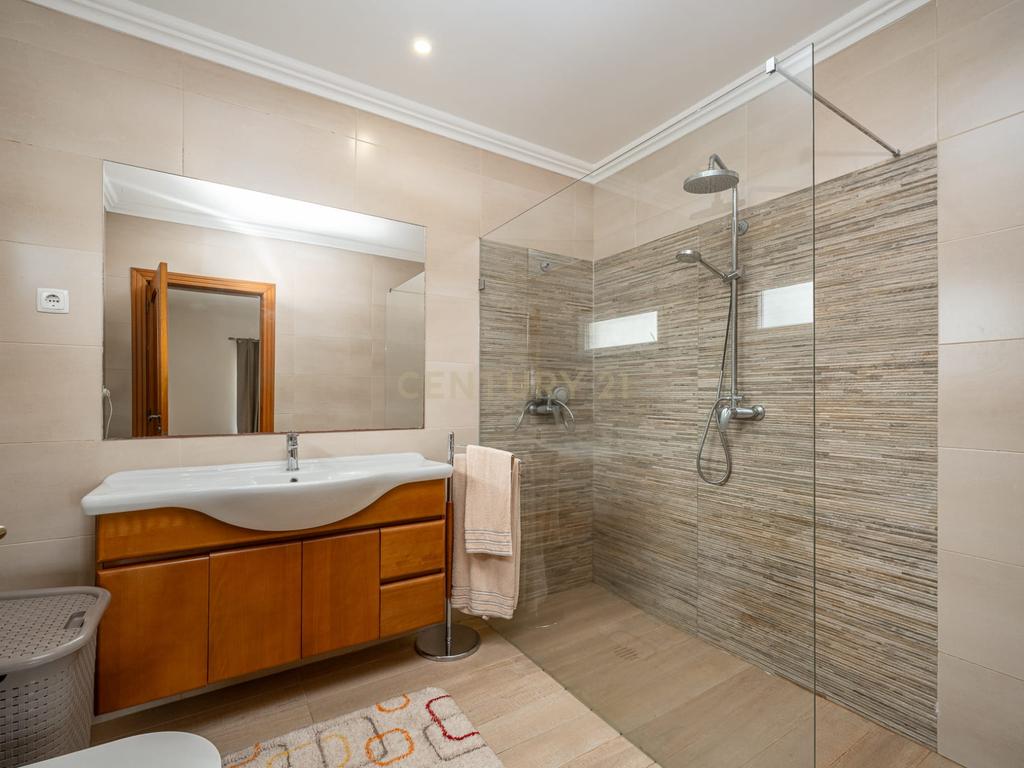 Excelente Moradia T4 em Cajados, Palmela - Image 37