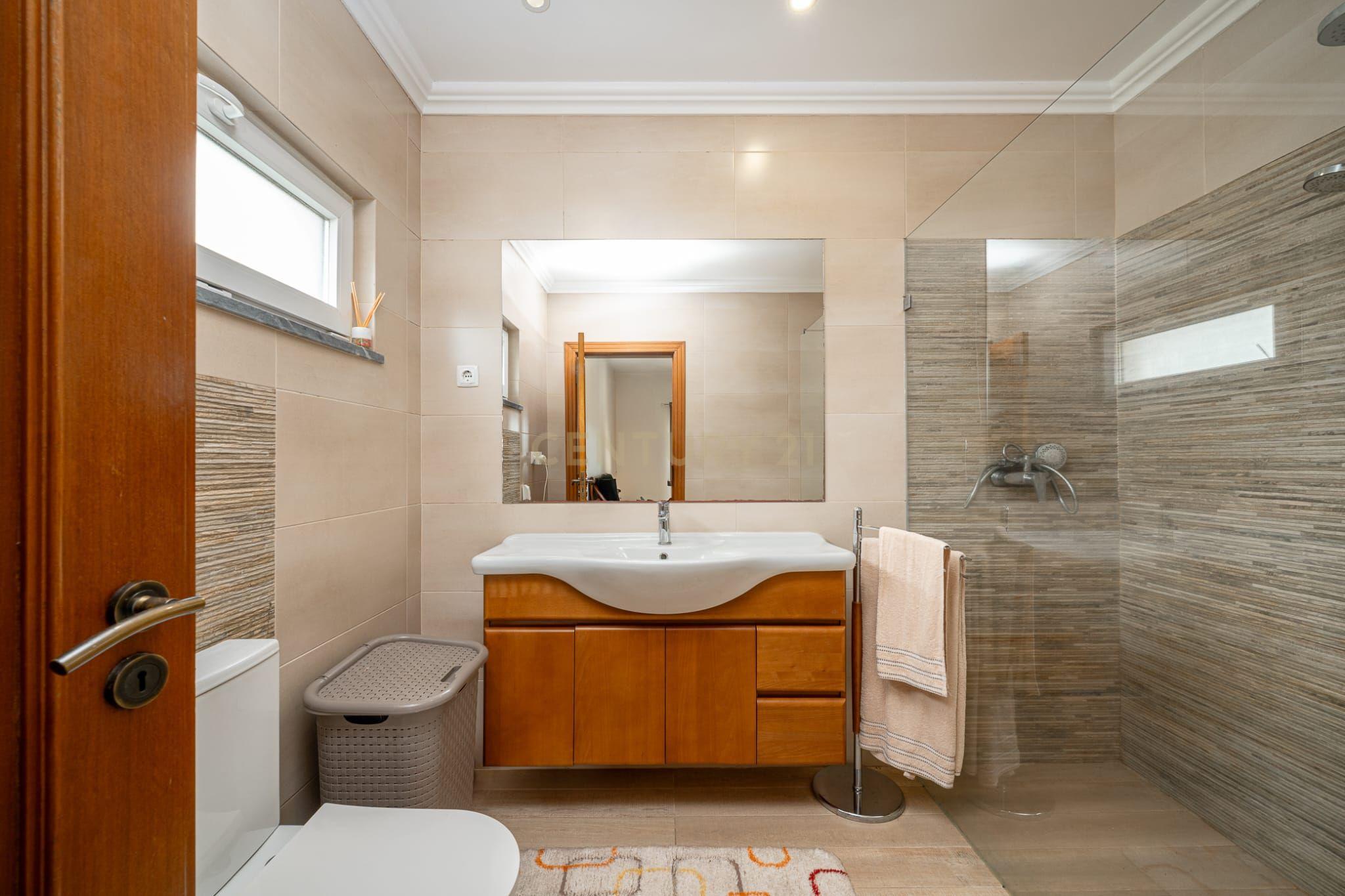 Excelente Moradia T4 em Cajados, Palmela - Image 38