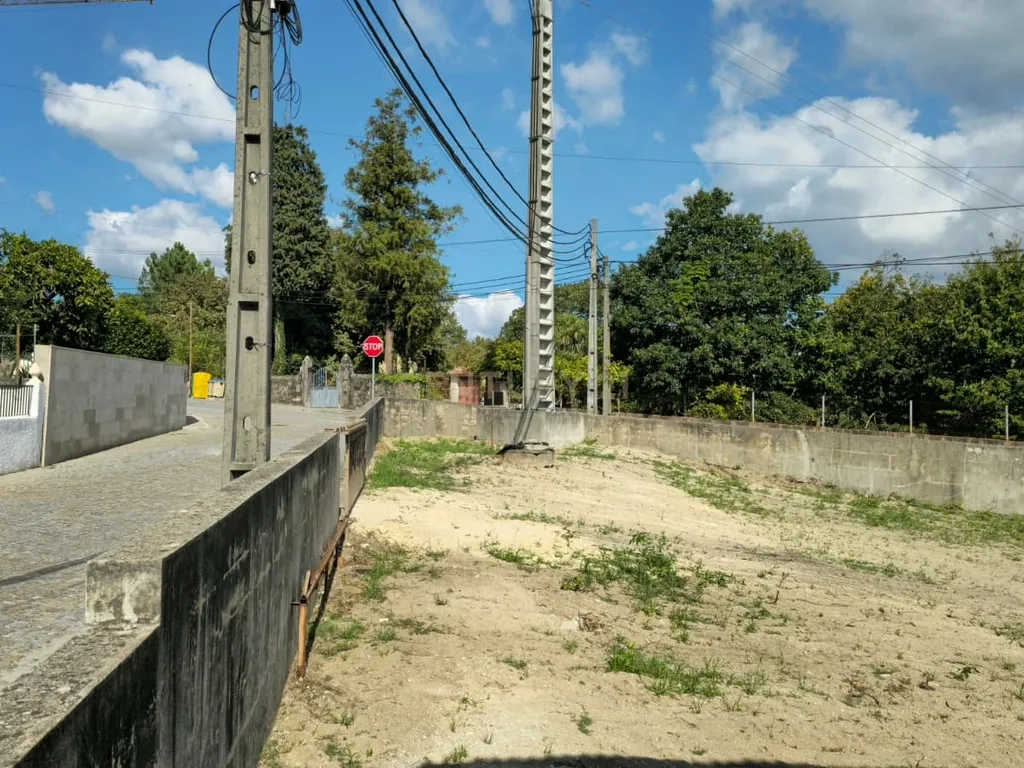 Moradia para recuperação + terreno com 1089m2 com viabilidade de construção - Image 10
