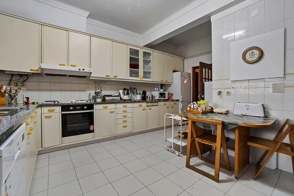 Apartamento Moderno em Campo Grande, Lisboa - 4 Quartos e Vista Panorâmica - Image 32
