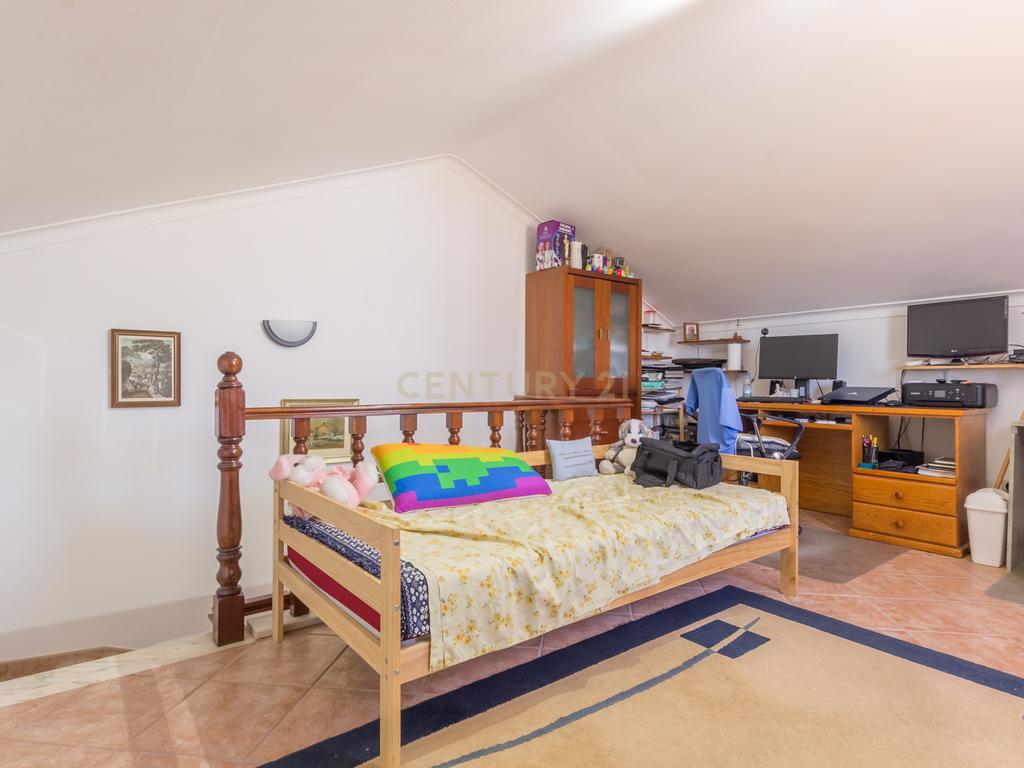 Moradia Geminada T3 com Jardim e Terraço na Quinta do Conde - Image 21