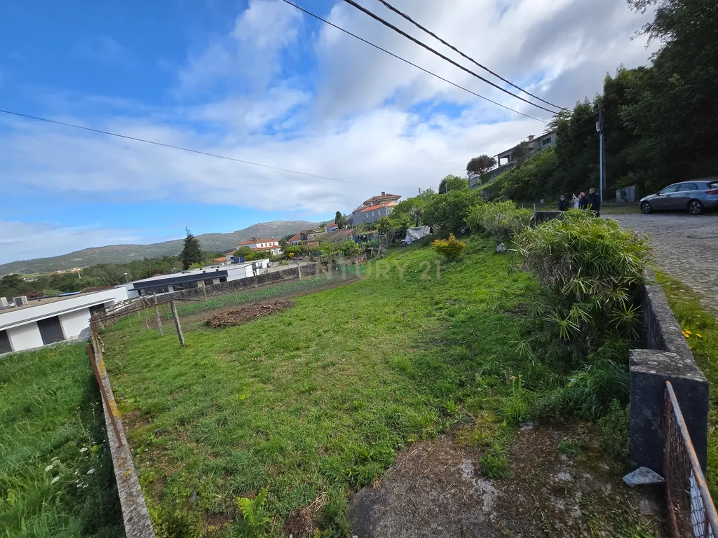Terreno Urbano em Âncora-219m² de Construção com Vista Mar - Image 3