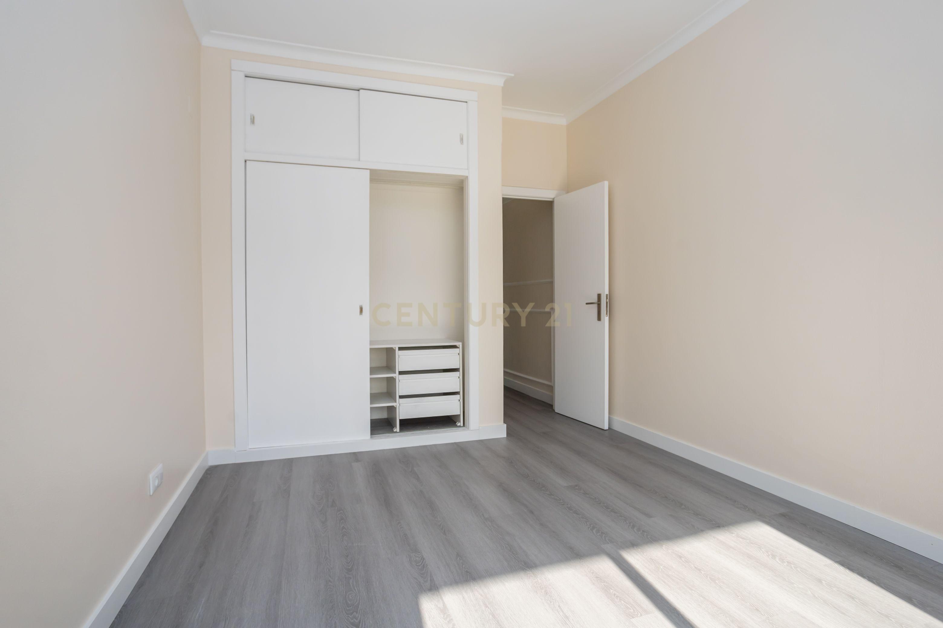 Apartamento T4, centro de Almada com terraço - Image 20