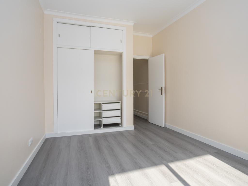 Apartamento T4, centro de Almada com terraço - Image 20