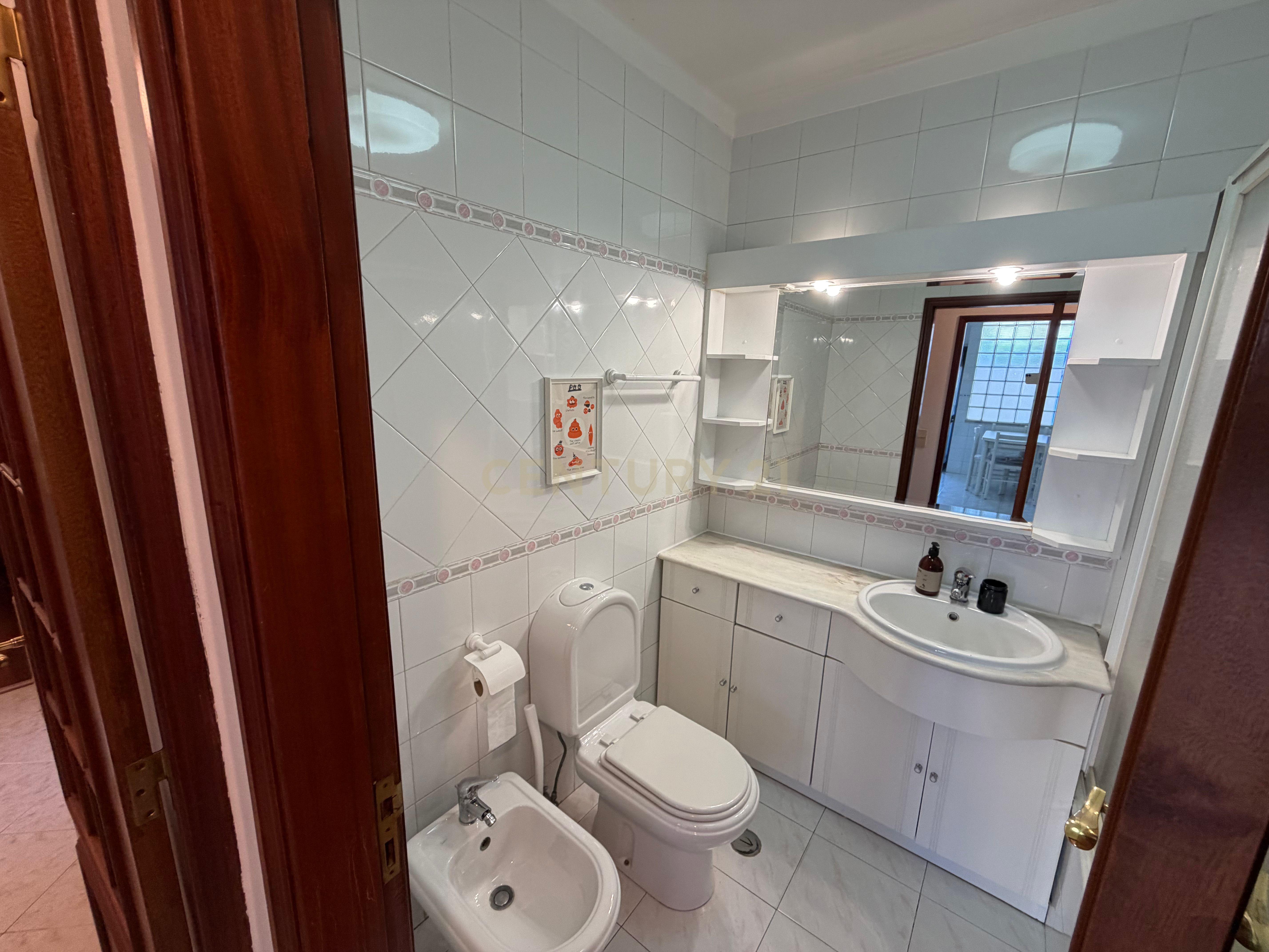 Fotografia 7 de Apartamento T2 para Arrendamento | Excelente Localização e Ótima Exposição Solar
