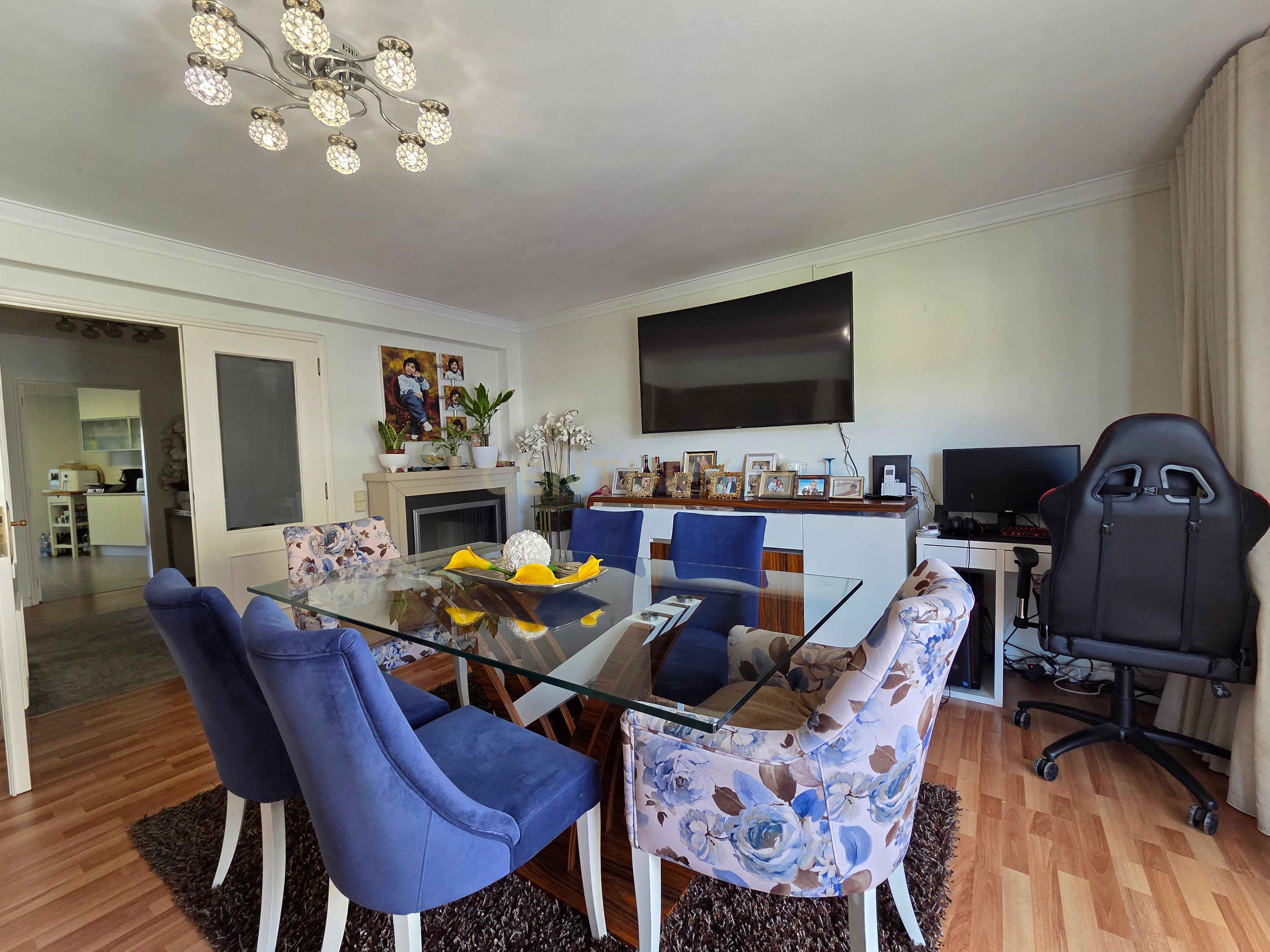 Apartamento T2 | Varanda | Remodelado | Garagem Individual | Centro de Fânzeres