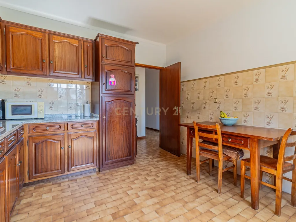 Moradia T3 + T2 em Amares com Jardim e Garagem - Image 10
