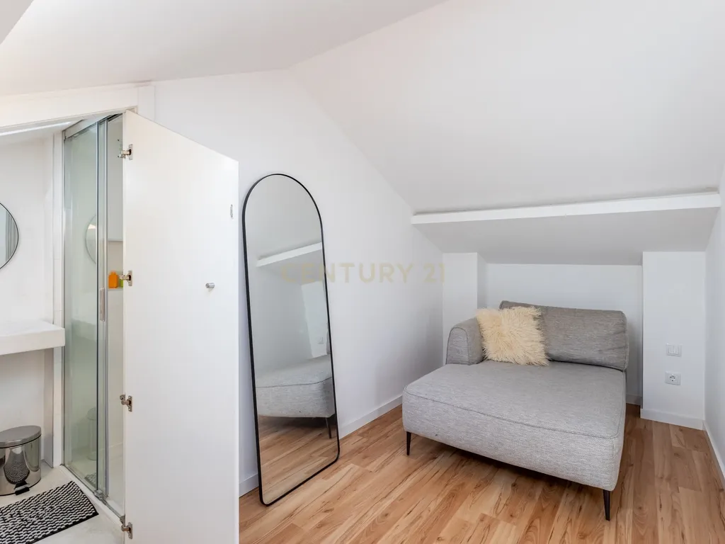Apartamento T2 transformado em T3 com charme único em Alvalade - Image 25
