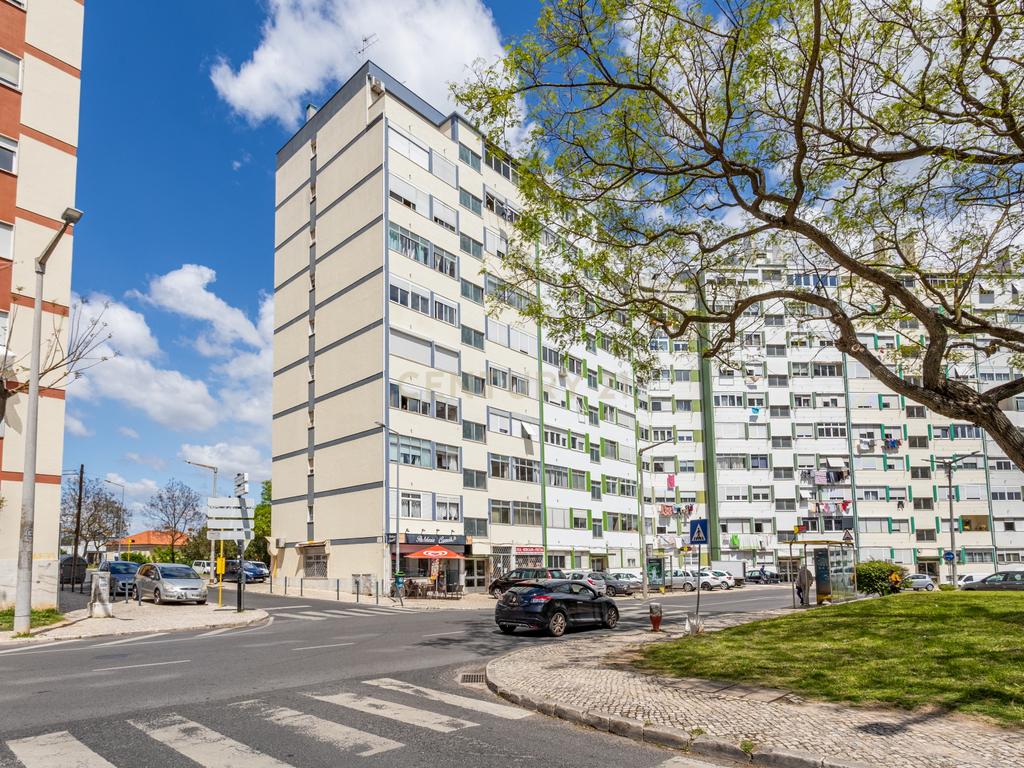 Apartamento T2 na Urbanização Codivel - Odivelas - Image 2